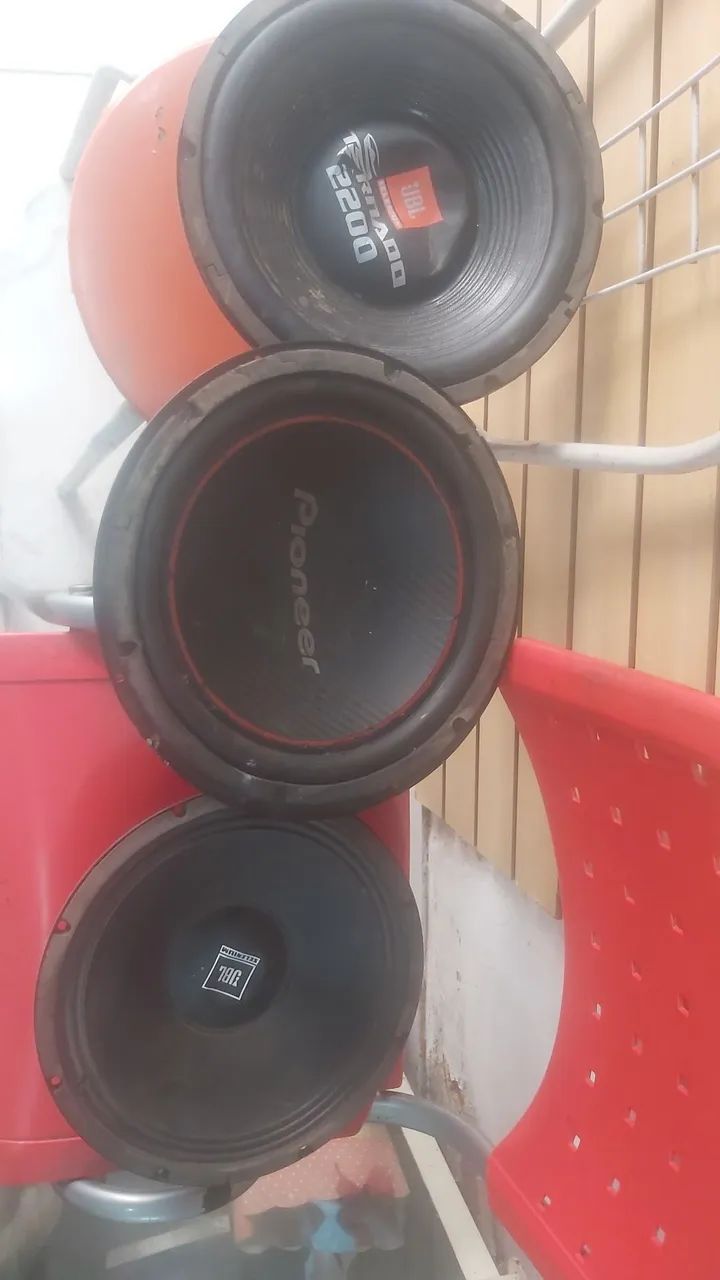 Vendo alto-falantes de 12 polegadas, 1 Pioneer 4x2 ohms 400w, 2 da JBL 4 ohms  - Foto 2