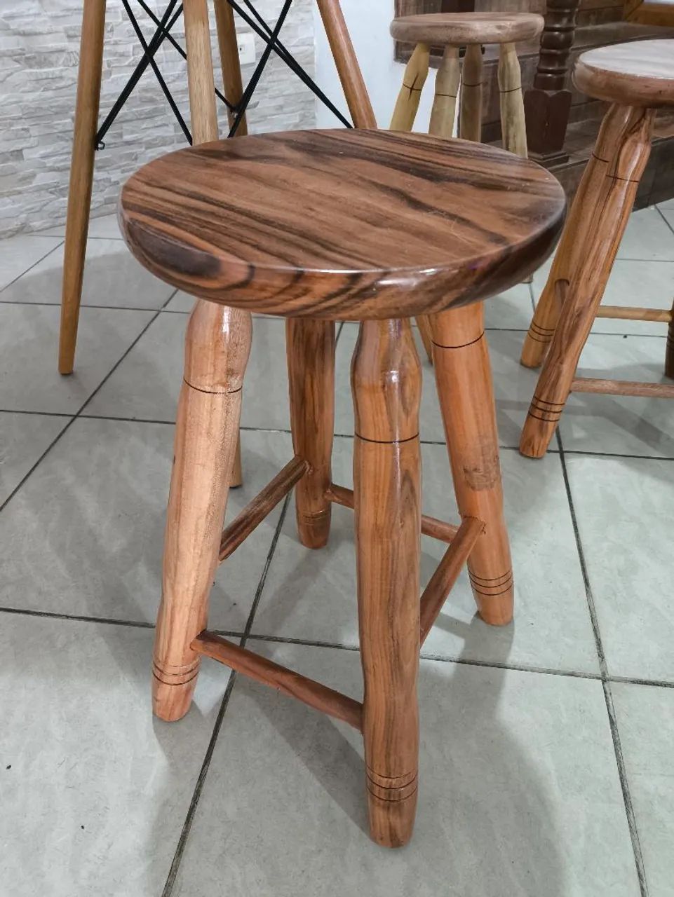 Mesa de vidro + 4 banquetas - Foto 3