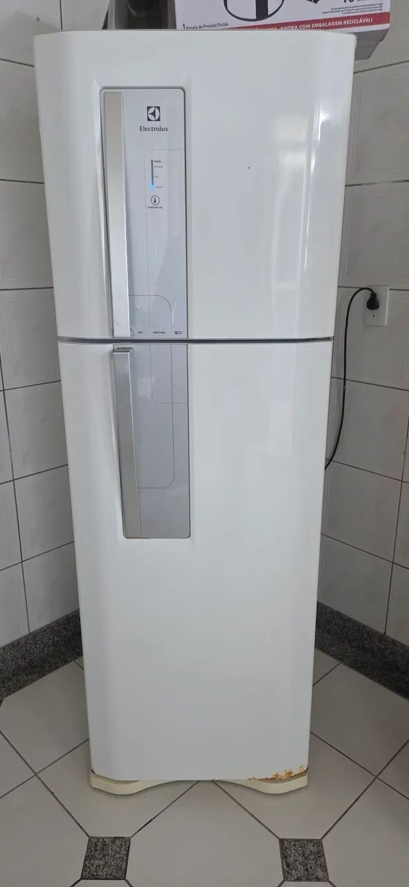 VENDO GELADEIRA ELECTROLUX 