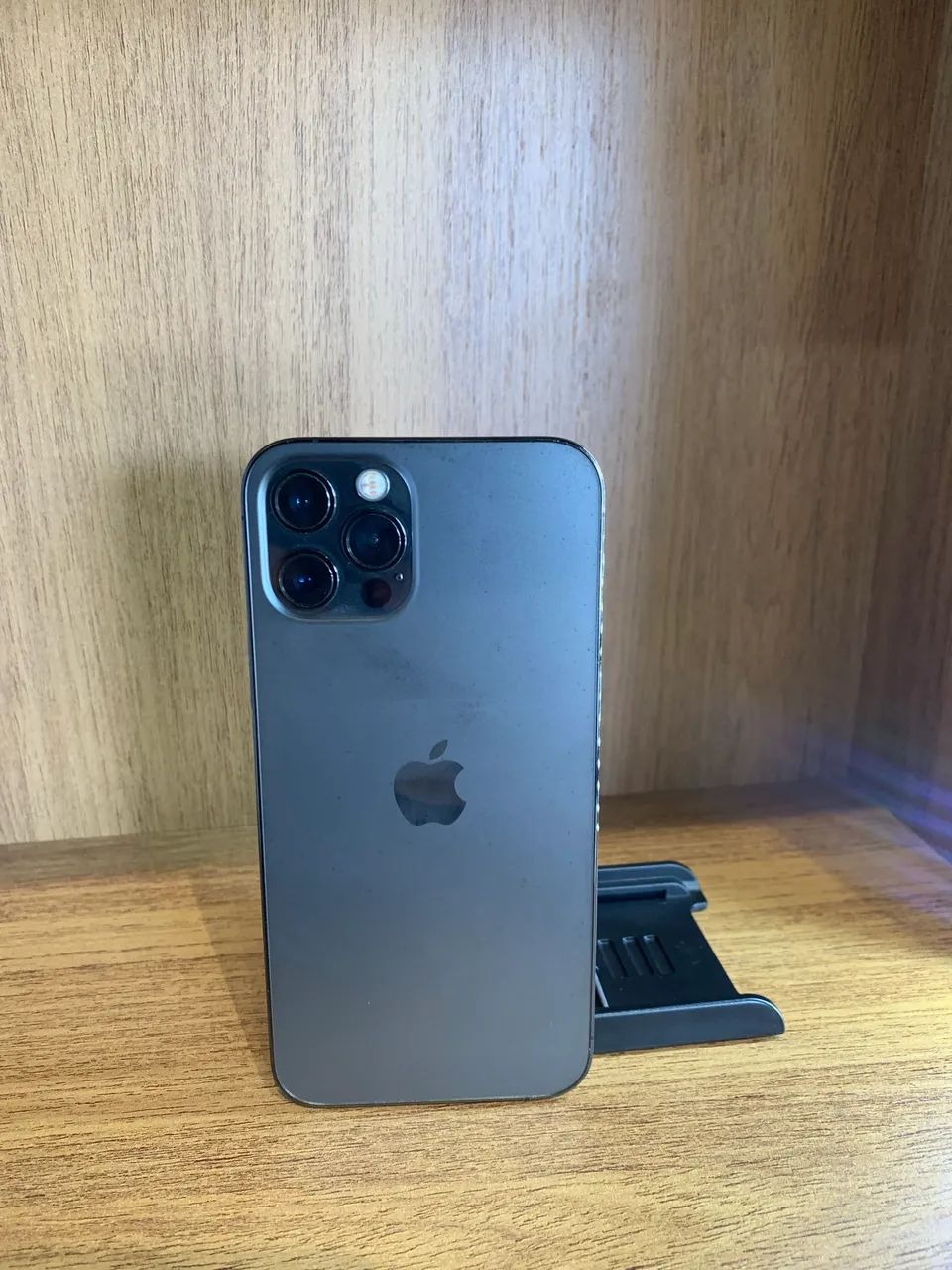 Vendo iPhone 12 Pro aparelho todo original conservado entrego