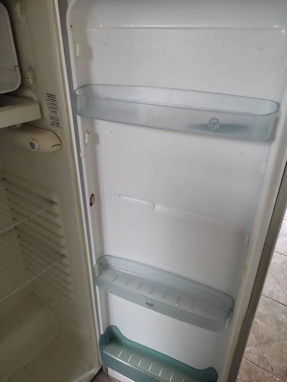 Geladeira 350 l funcionando perfeitamente entre - Foto 5
