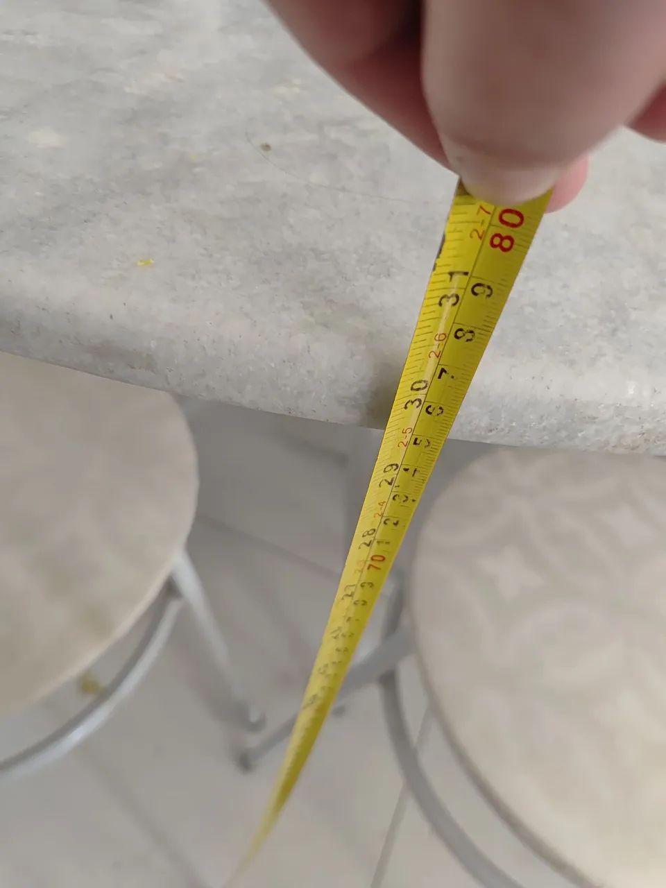 Mesa com Tampo de Mármore (Redonda) + 3 Cadeiras de Brinde - Foto 3