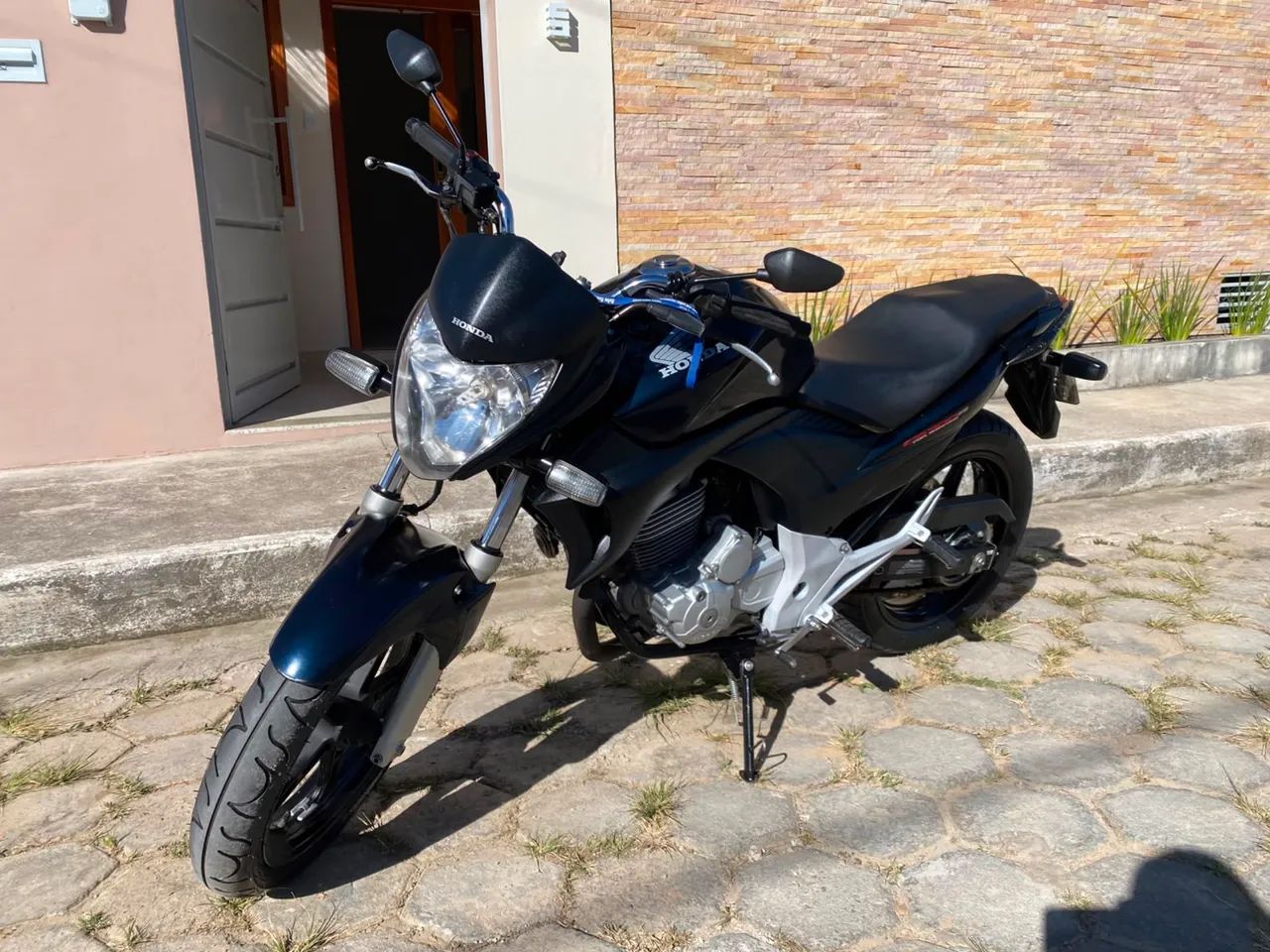 CB 300
