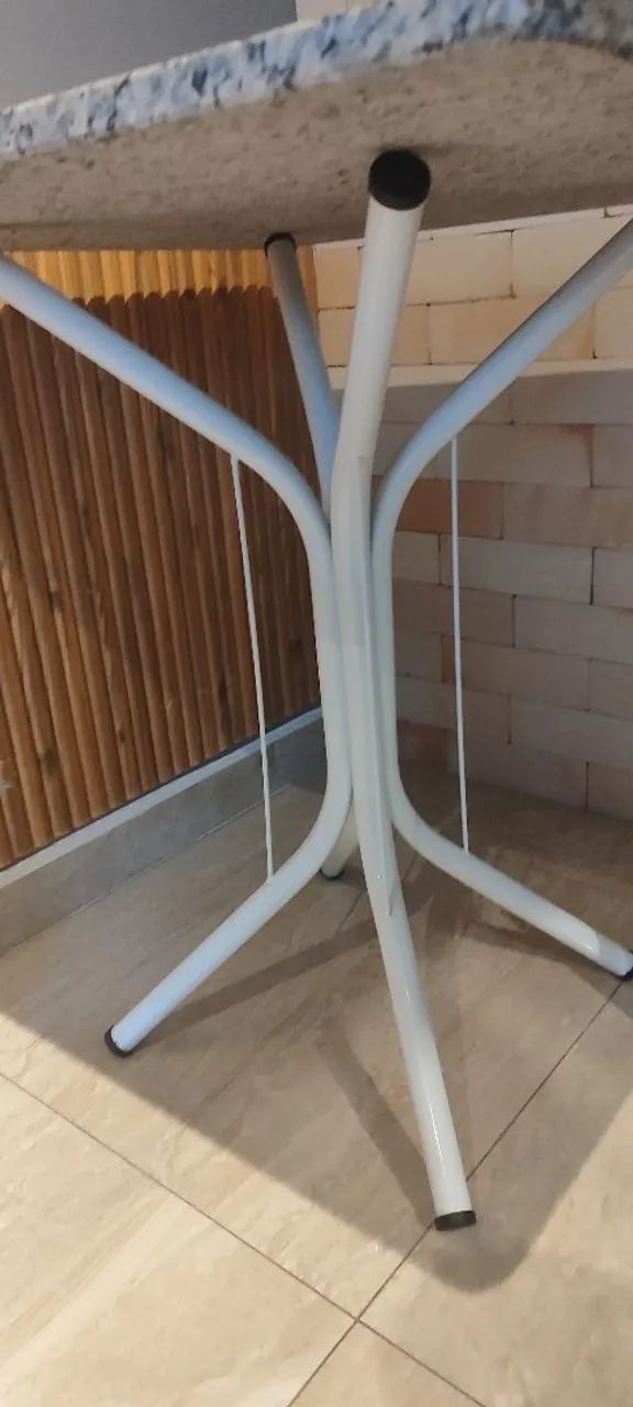 Mesa de jantar com quatro cadeiras  - Foto 4