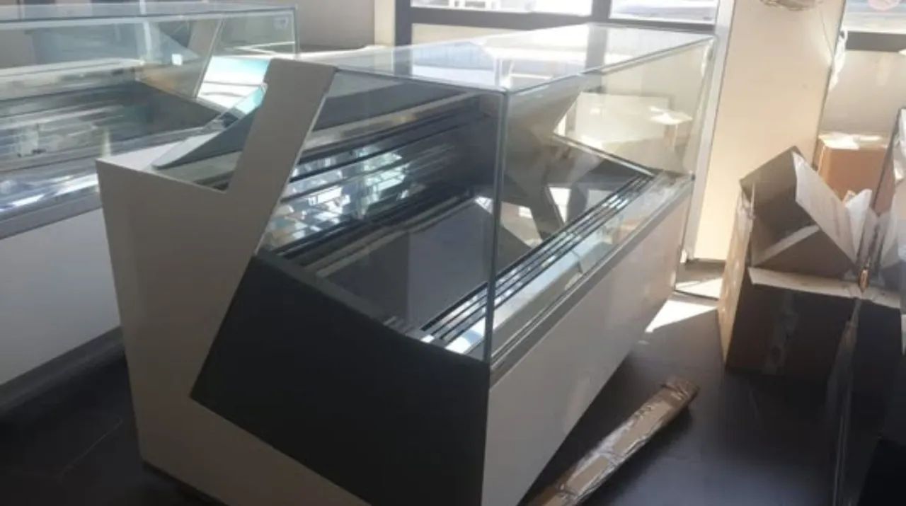 Vitrine ISA DIVA 18 sabores - Foto 3