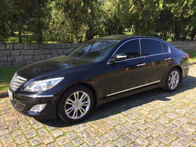 Carro Hyundai Genesis. Aceito troca por imovel (Até 150 mil) ou carro