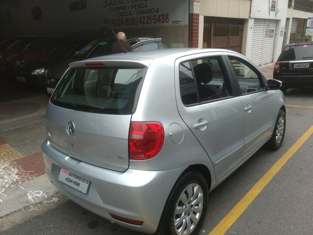 VW Fox 1.6 Trend GII Prata Completo 2014 2º Dono R$ 32.900,00 - Foto 5