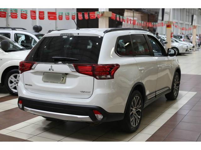 Mitsubishi Outlander 2.0 Aut. C/ Teto Solar - Foto 3