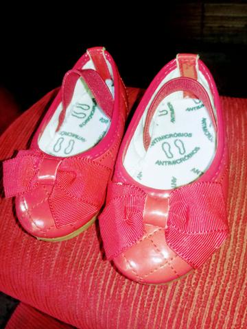 Vendo um lote de sapatos