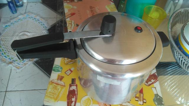 Vendo essa panela de pressão 4 Litros