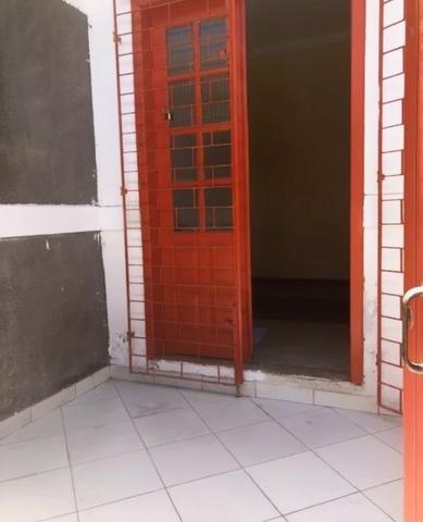 Casa Térrea 1/4 em Itapuã 7 mil