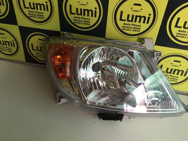 Farol Hilux 2005 a 2008 NOVA !!