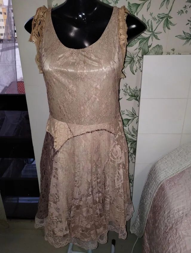 Vestido bege rendado 