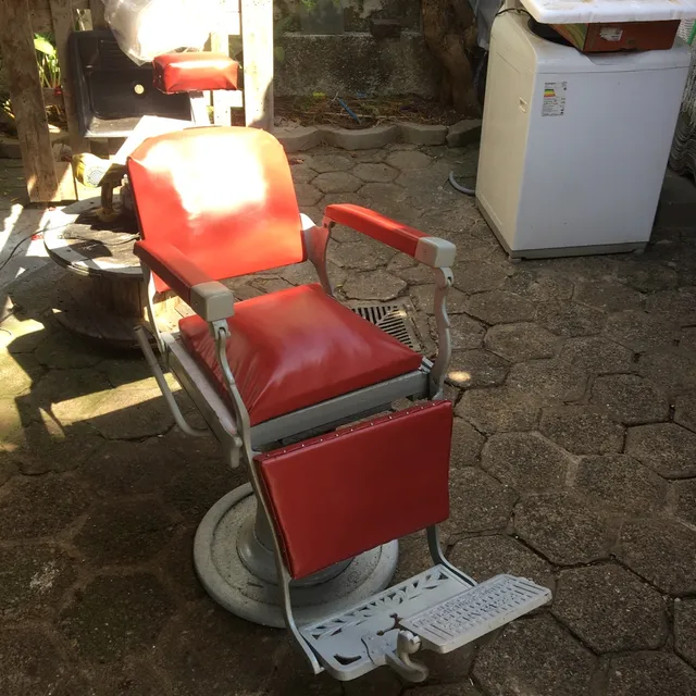 Antiga cadeira de barbeiro, Auctions