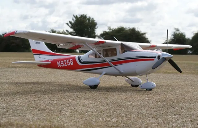 Avião Cessna 182 Fx801 Lançamento Presente Para Crianças