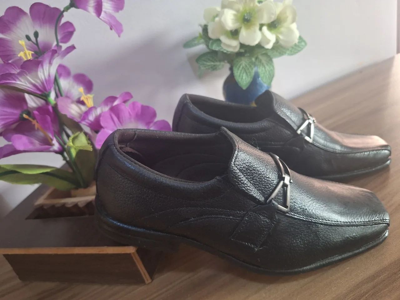 Sapato NOVO em couro, tamanho 29, porém grande, calça equivalente ao 31/32