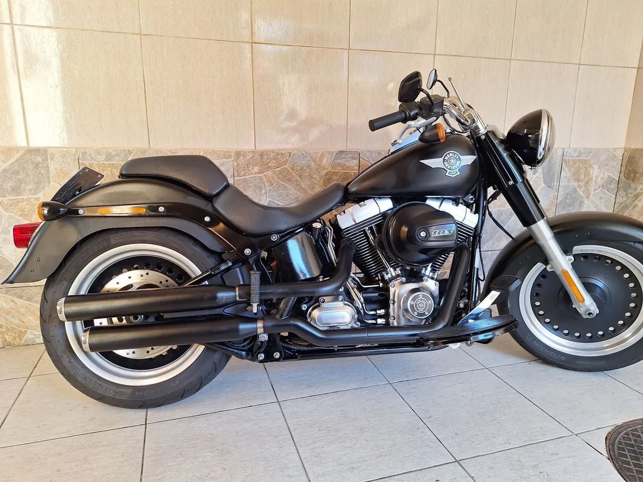 Harley Davidson FAT Boy Special troco e financio aceito carro ou moto maior ou menor val - Foto 5