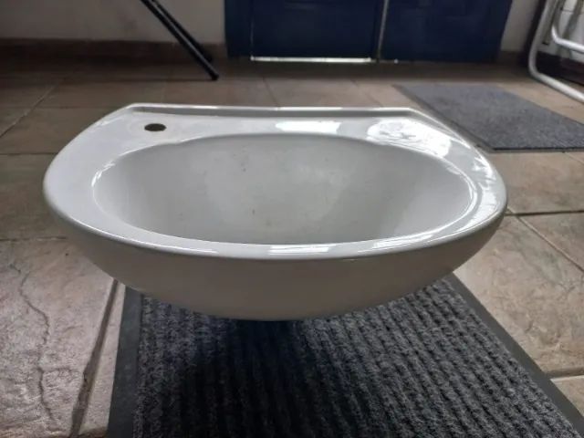 Pias Azul antiga e  Branca pequena