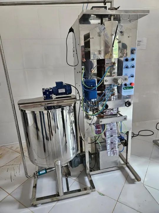 Máquina de Enchimento e Embalagem Industrial
