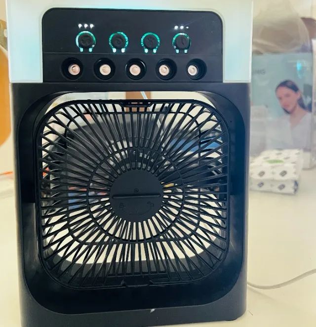 Ventilador Portátil de Mesa - Umidificar, Climatizador - Led - Água e Gelo - 3 Velocidades