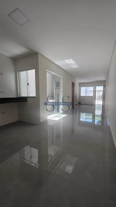 Sobrado para alugar tem 140 metros com 3 suítes 2 vagas em Vila Camilópolis - Santo André