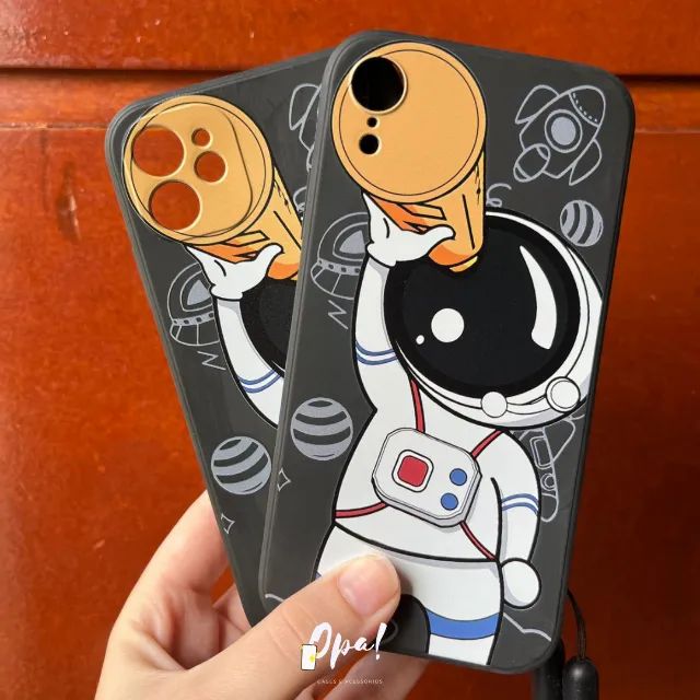 Capinha Iphone 11 / XR - Astronauta Preta 