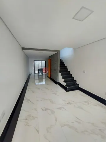 Sobrado à venda na Penha com 3 quartos, 2 vagas e espaço gourmet.