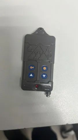 Controle remoto de porta automática de enrolar.