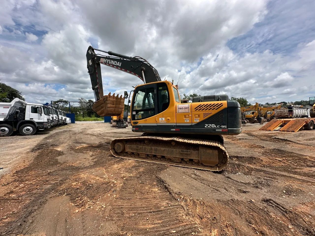 Escavadeira Hyundai 220 LC-9S 2020