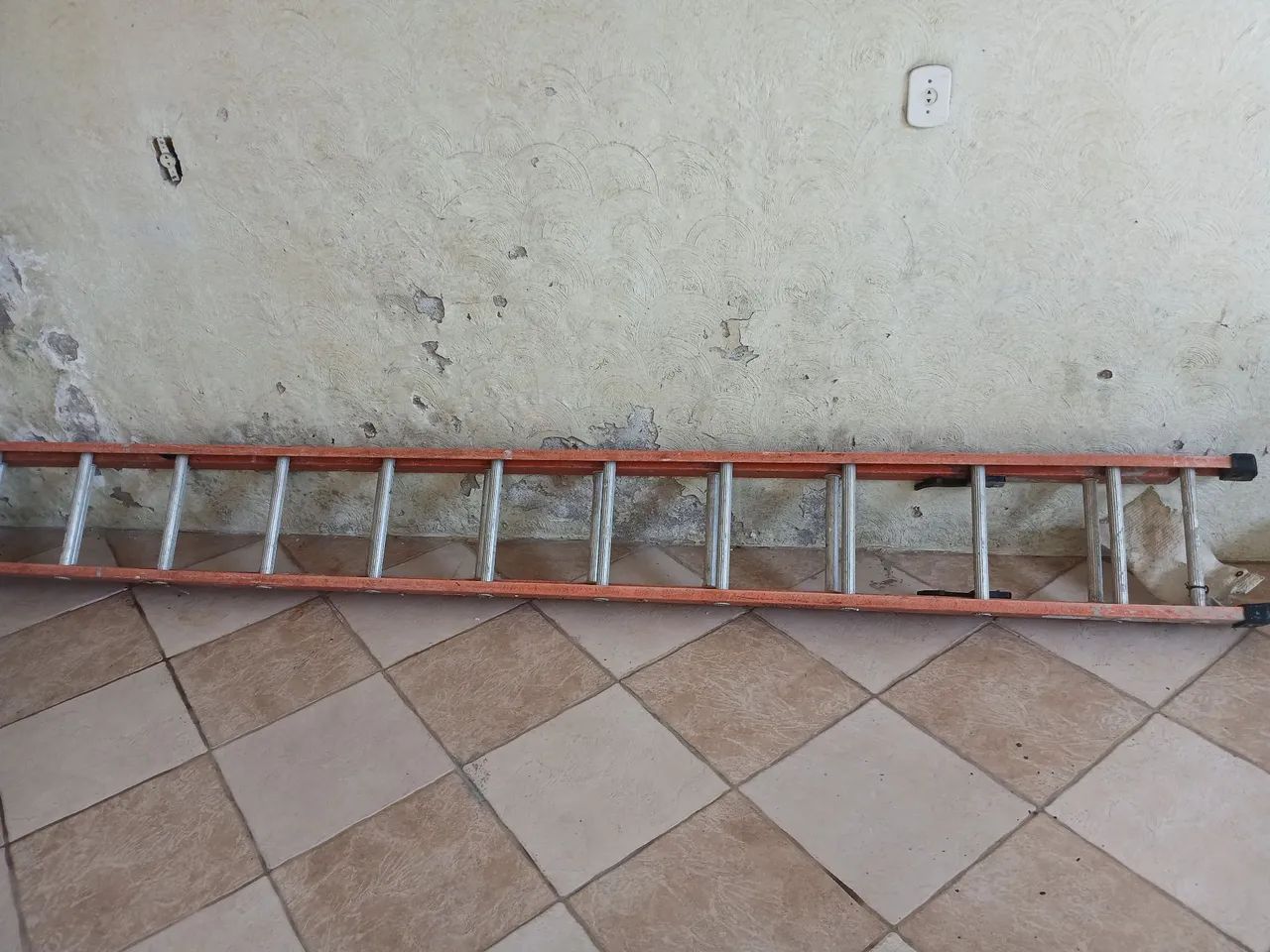 Escada articulada em fibra - 20 degraus eletricista