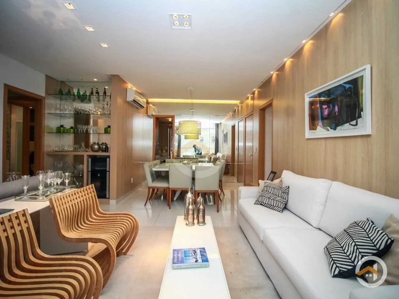 Apartamento com 3 suítes, Setor Oeste