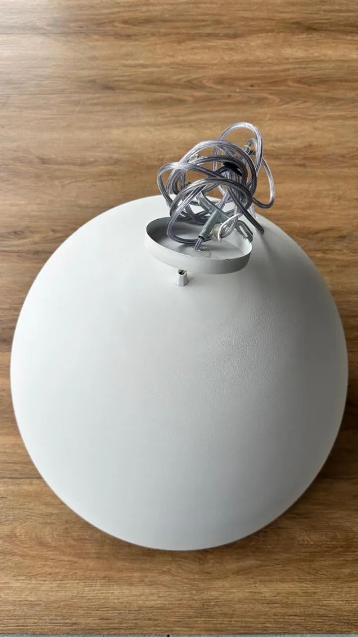 LUMINÁRIA PENDENTE MEIA LUA 57CM EM AÇO BRANCO TEXTURA COM CREME (INTERNO)