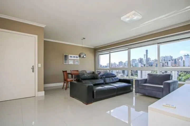 ALUGO Apartamento com 118m² e 3 dormitórios, 2 suítes, 2 vagas no bairro Petrópolis em Por