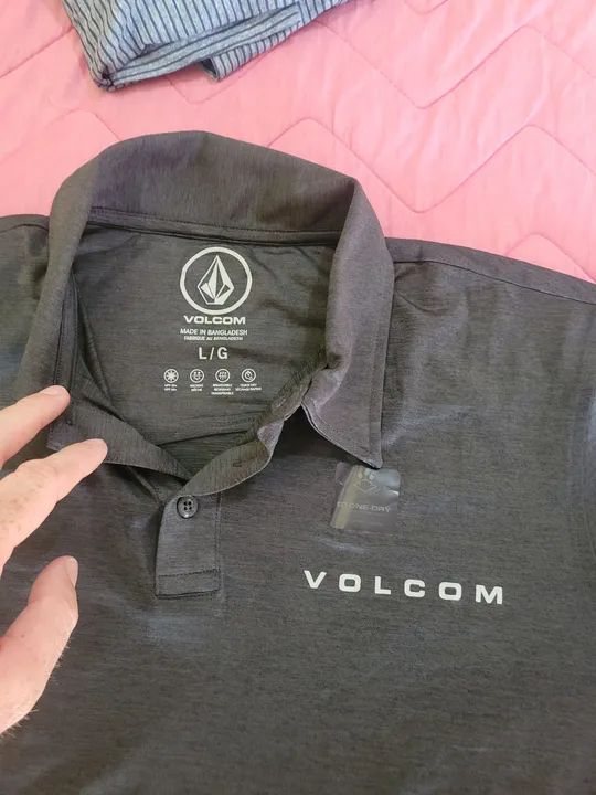 Camiseta Polo Volcom - Preta - Tamanho g comprado em Miami  - Foto 3