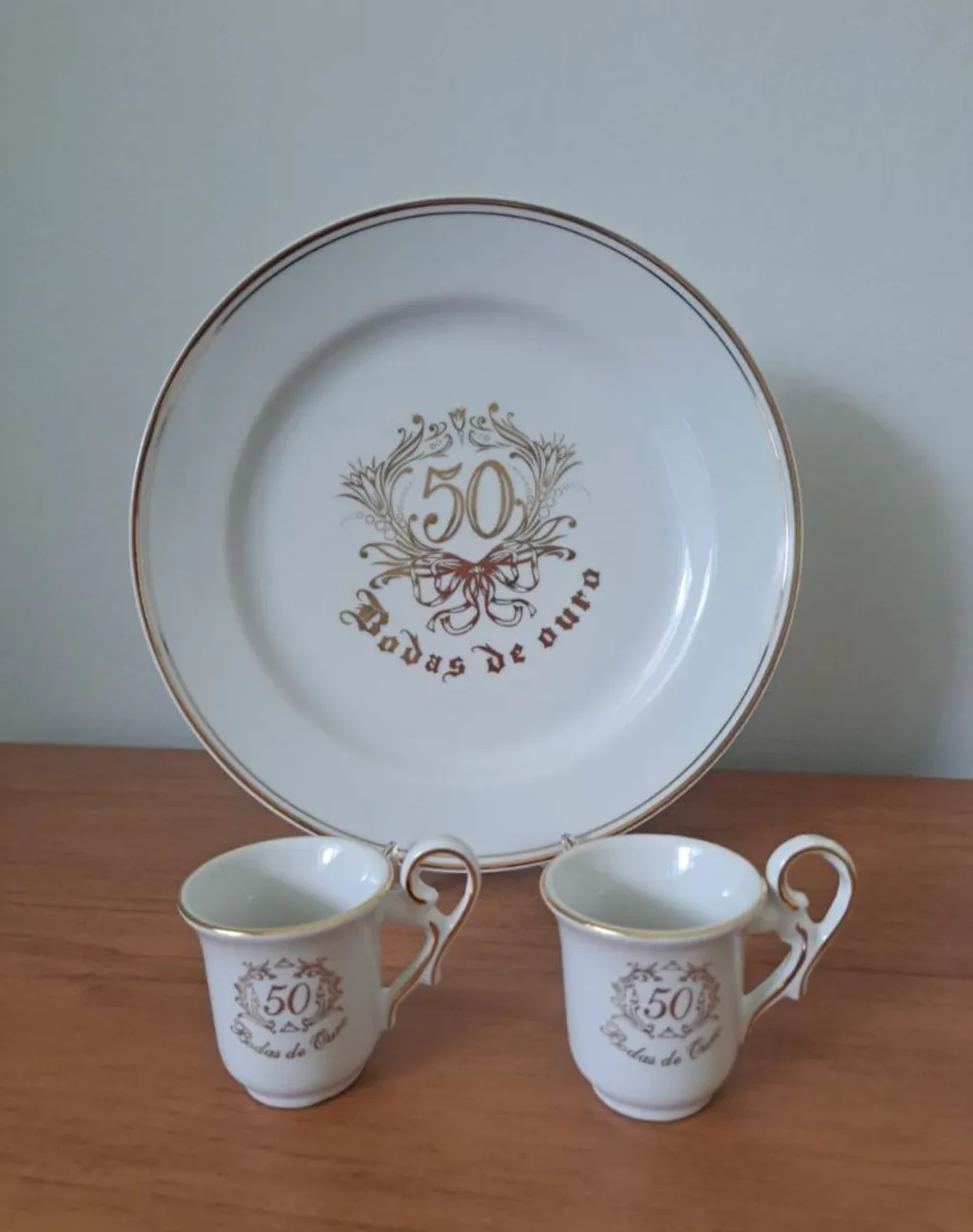 Conjunto de louças "Bodas de Ouro"