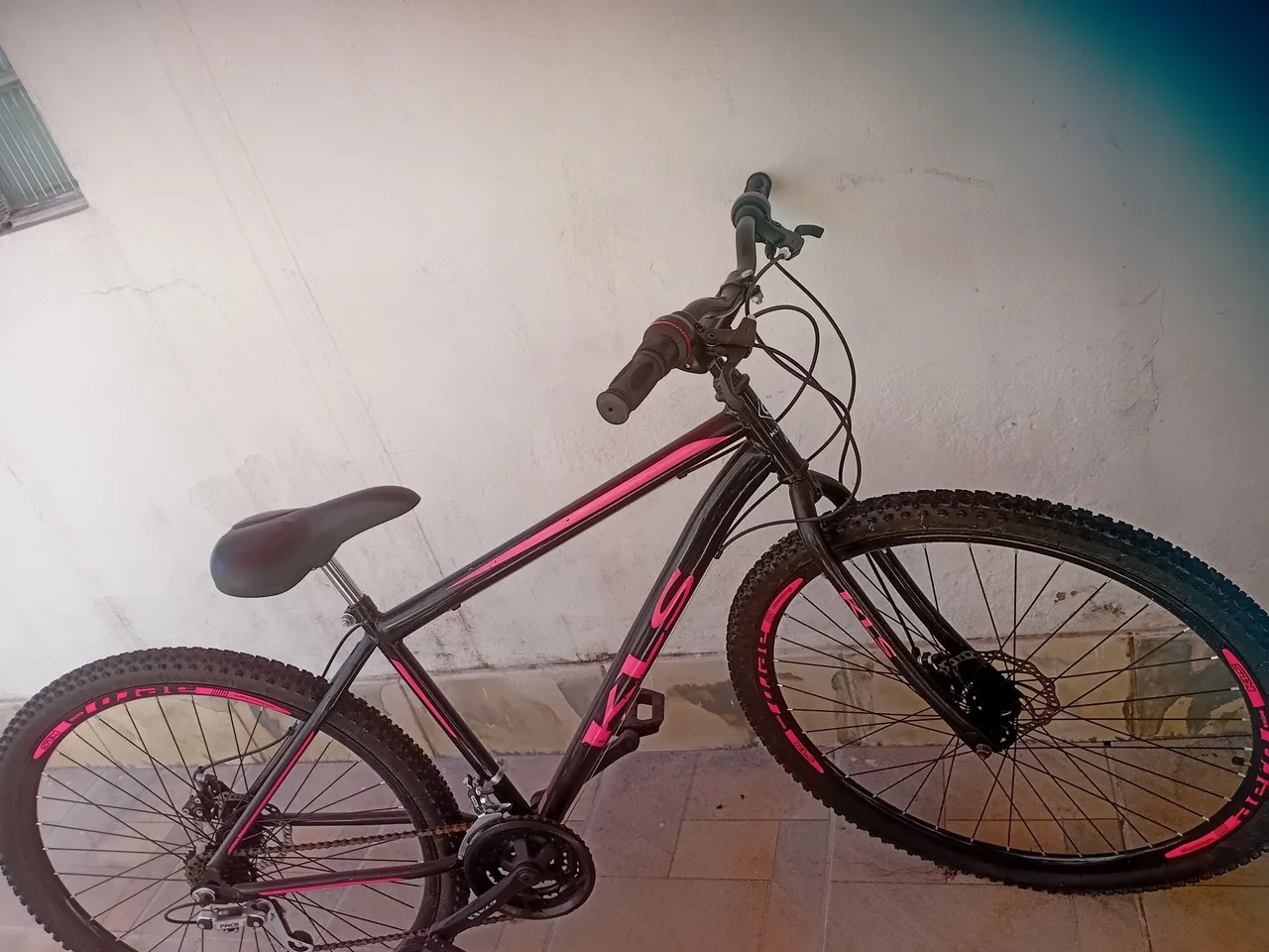 Bicicleta Aro 29 com Detalhes em Rosa