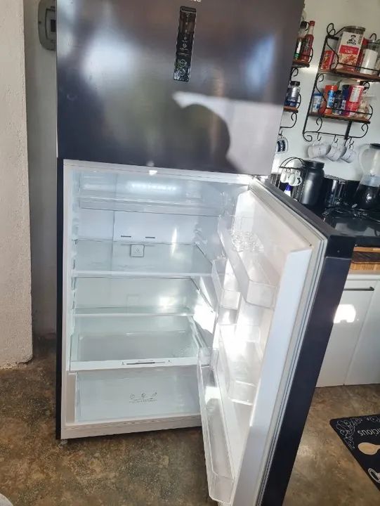 Geladeira FrostFree Midea 411 litros Preta - Foto 4