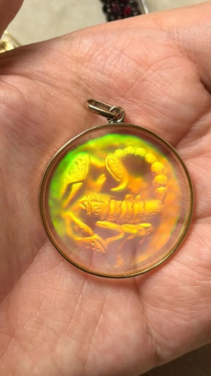 Pingente Português em Prata 925 com Banho Ouro - 3,8 cm × 4,9 cm