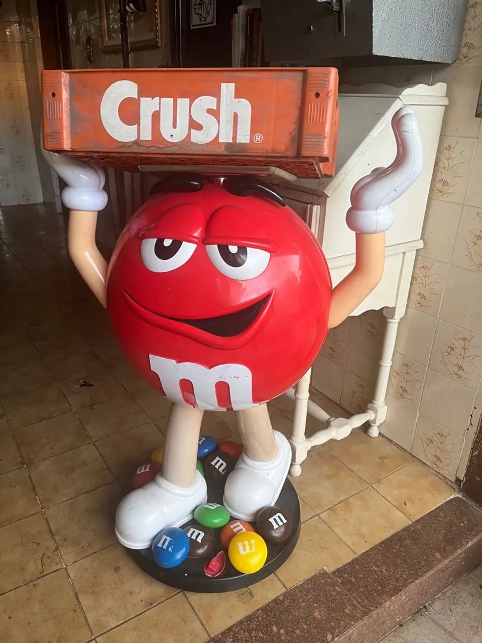 Estátua do personagem M&M's s a bandeja - Hobbies e coleções