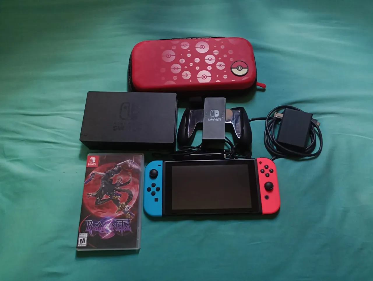 Nintendo Switch V2 com Bayonetta 3