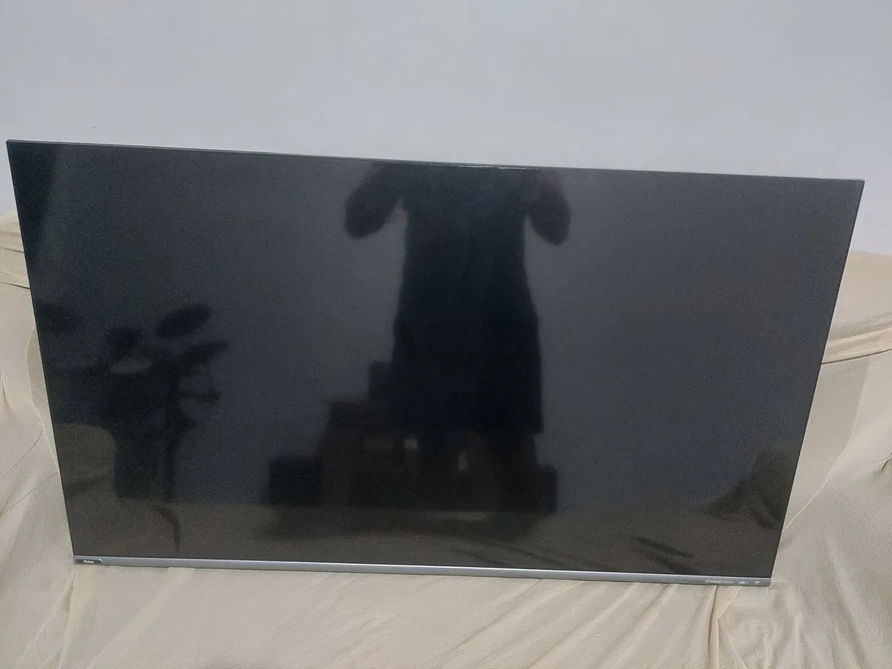 Selling Smart TV with defect64318191701121120