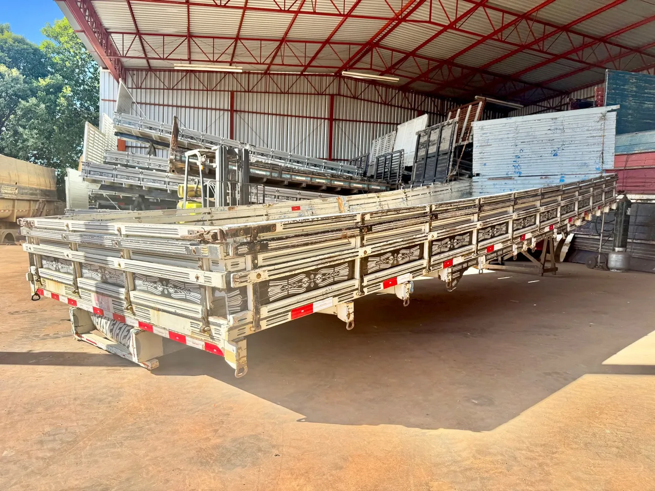 CARROCERIA MADEIRA 7,90