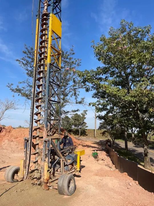 MÁQUINA PERFURATRIZ 