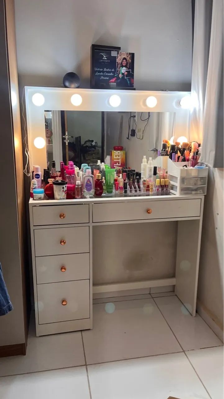 Penteadeira com Espelho e Iluminação