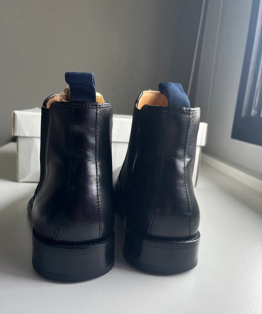 Bota Chelsea solado em couro - Foto 3