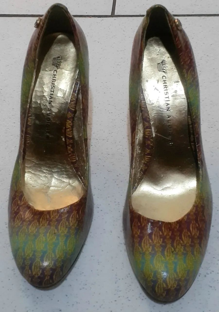 Lindo e Exclusivo modelo Original Importado salto 7 agulha Christian Audigier - Foto 2