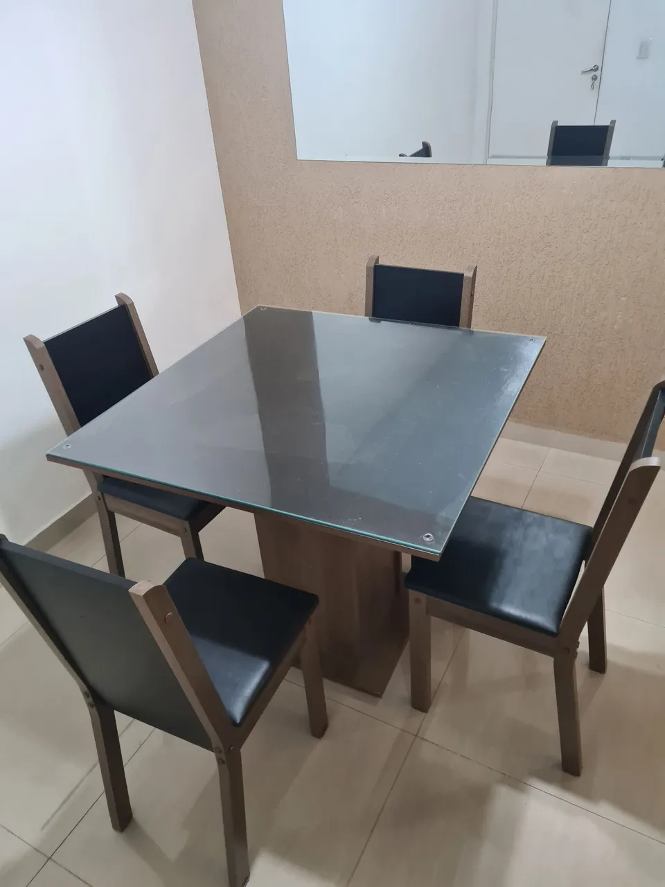 Mesa de Jantar com 4 Cadeiras