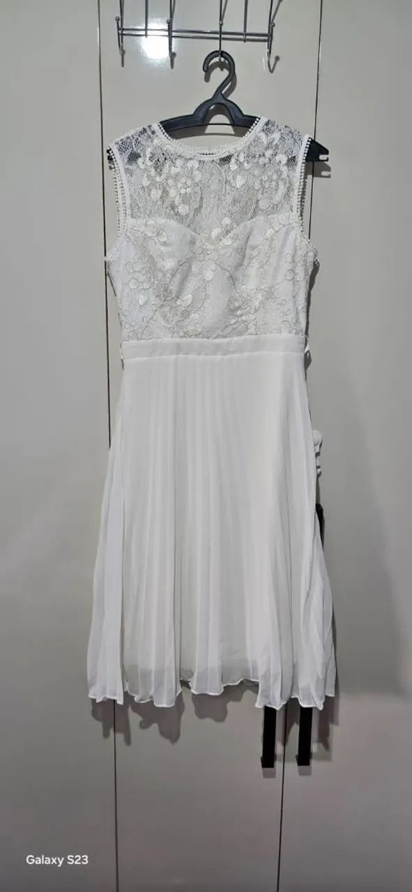 Vestido de renda com saia plissada  - Foto 5