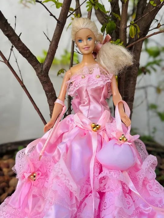 Boneca com vestido de princesa  - Foto 2