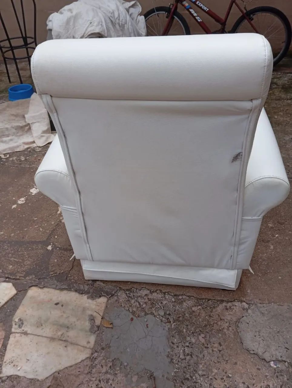 Poltrona branca de couro